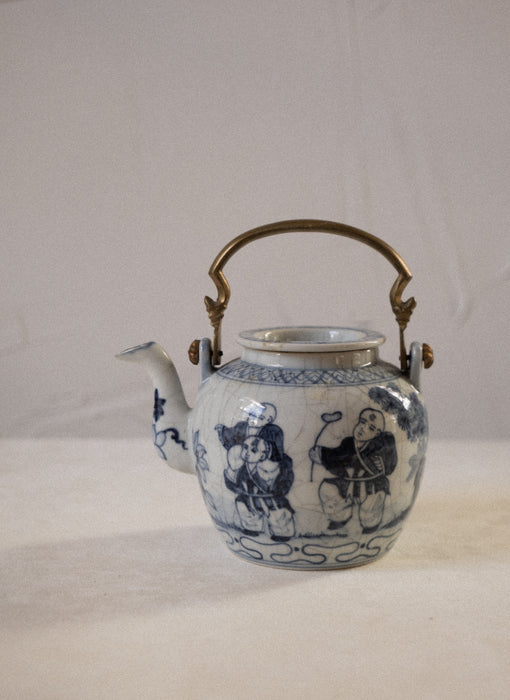 Antique Ming Xuande porcelain teapot