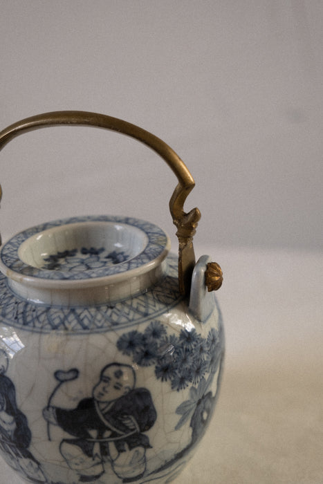 Antique Ming Xuande porcelain teapot